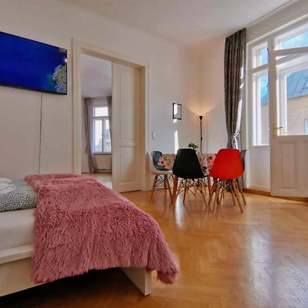 Central And Round 3 Minutes To City Shopping Center And Schoenbrunn Palace Vienna Esterno foto