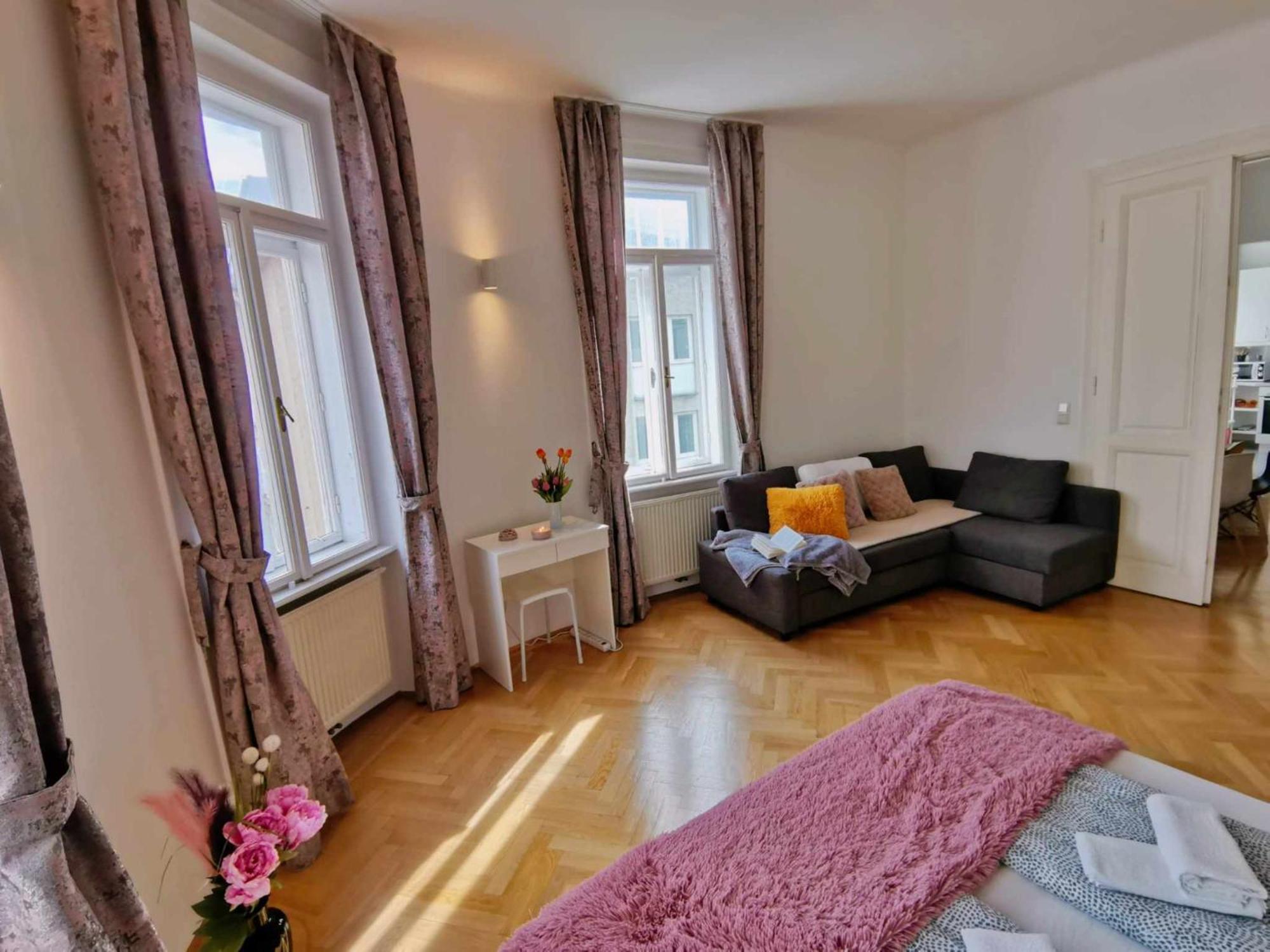 Central And Round 3 Minutes To City Shopping Center And Schoenbrunn Palace Vienna Esterno foto