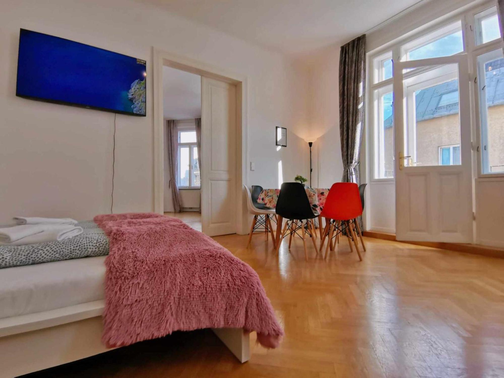Central And Round 3 Minutes To City Shopping Center And Schoenbrunn Palace Vienna Esterno foto