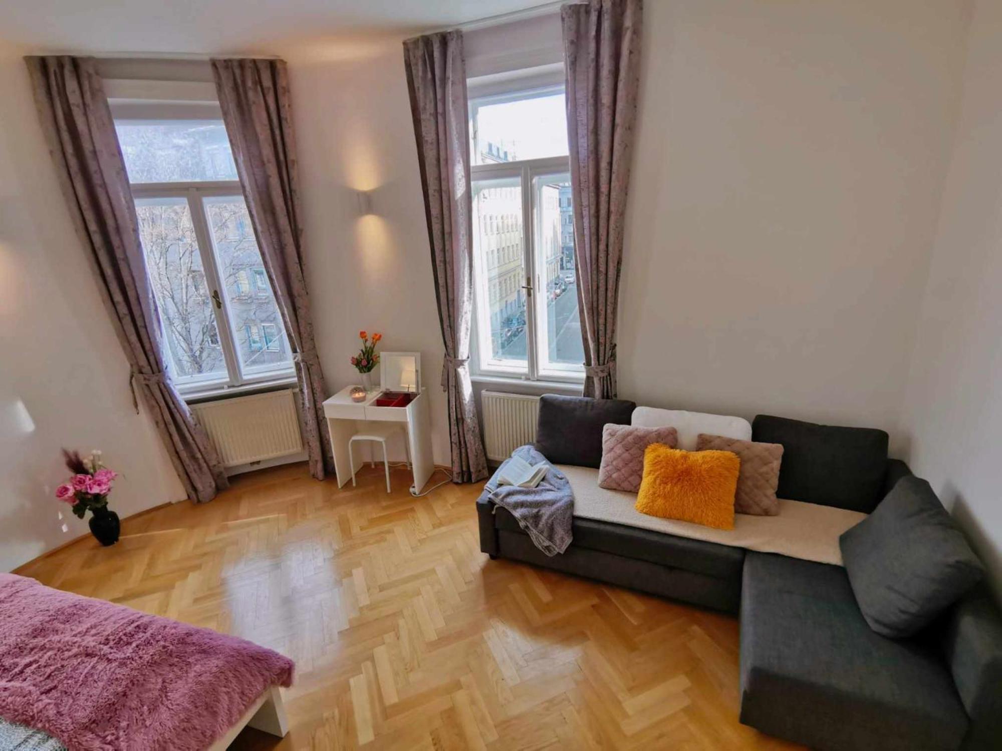 Central And Round 3 Minutes To City Shopping Center And Schoenbrunn Palace Vienna Esterno foto