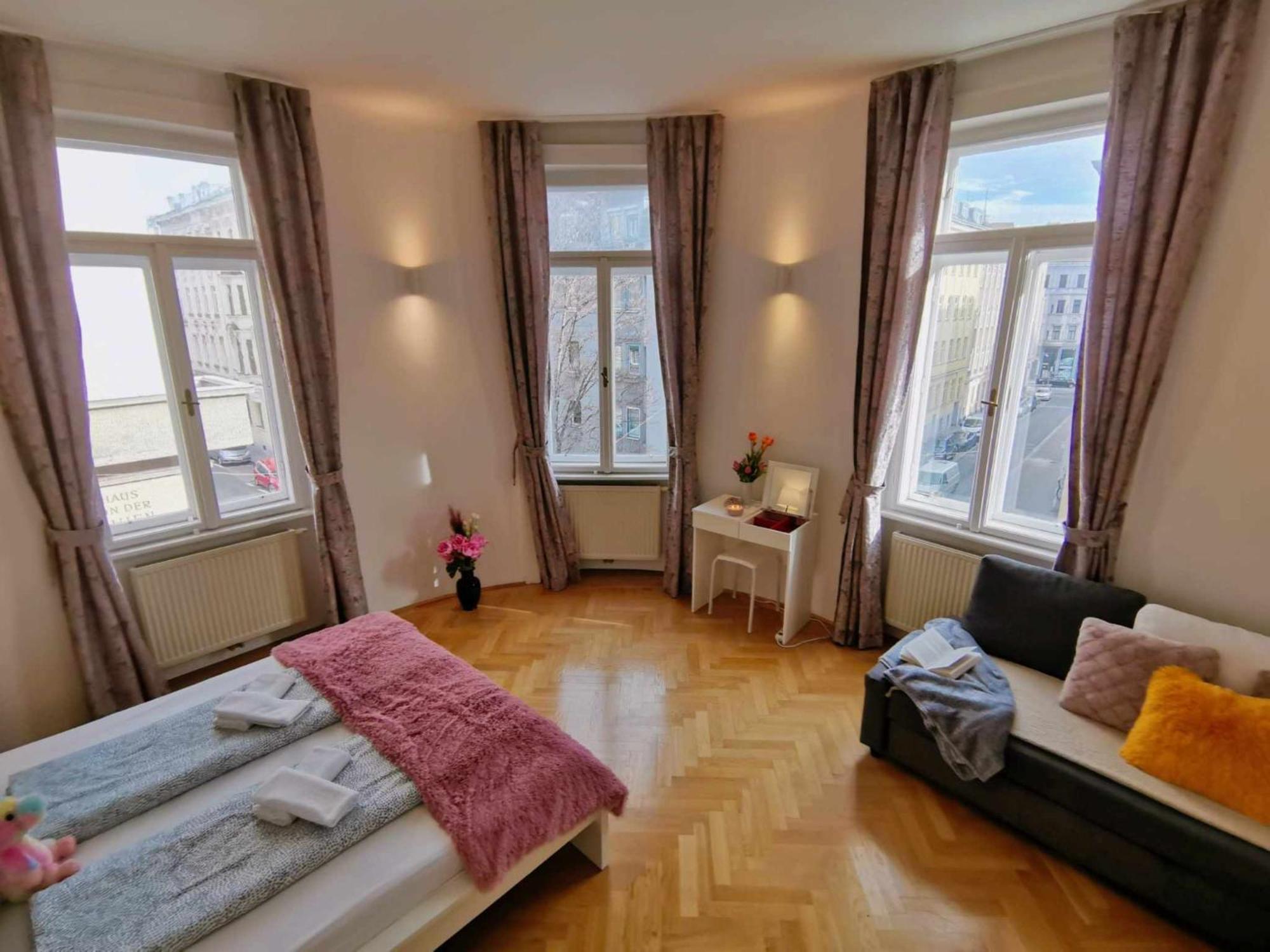 Central And Round 3 Minutes To City Shopping Center And Schoenbrunn Palace Vienna Esterno foto