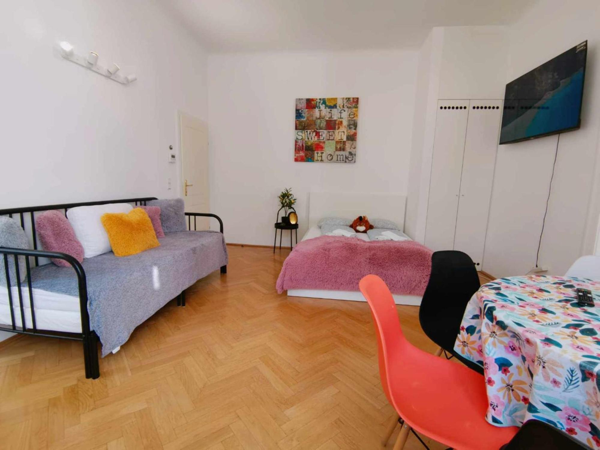 Central And Round 3 Minutes To City Shopping Center And Schoenbrunn Palace Vienna Esterno foto