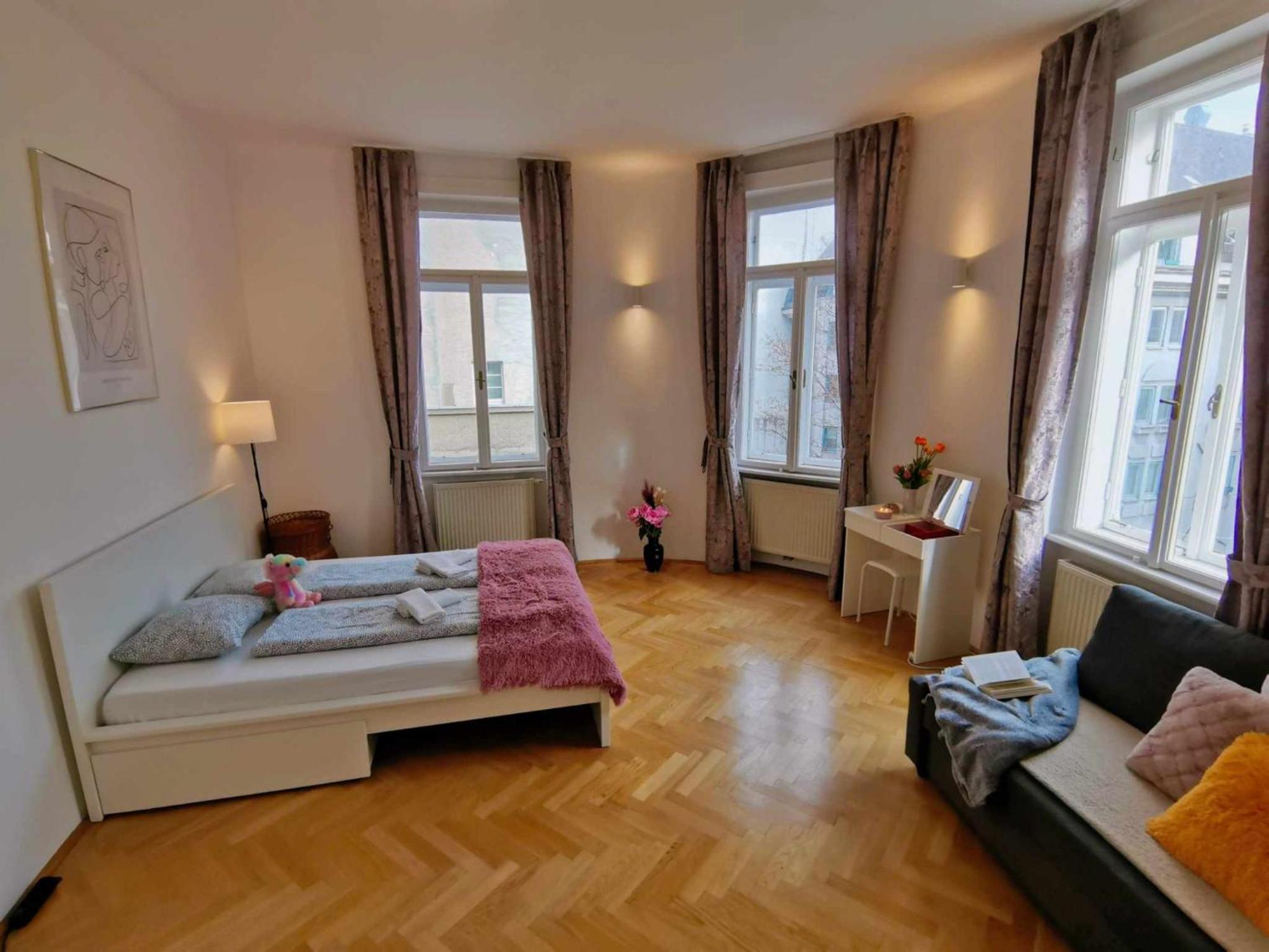 Central And Round 3 Minutes To City Shopping Center And Schoenbrunn Palace Vienna Esterno foto