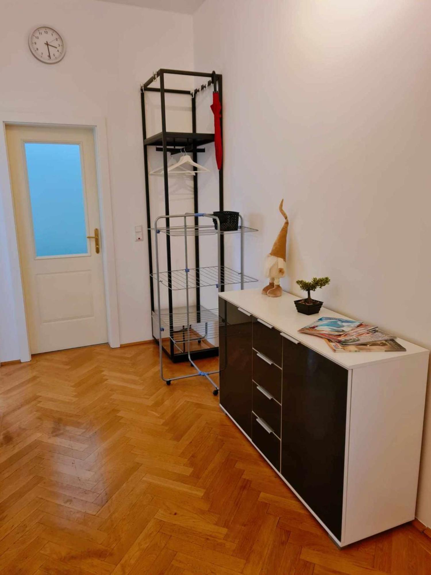 Central And Round 3 Minutes To City Shopping Center And Schoenbrunn Palace Vienna Esterno foto